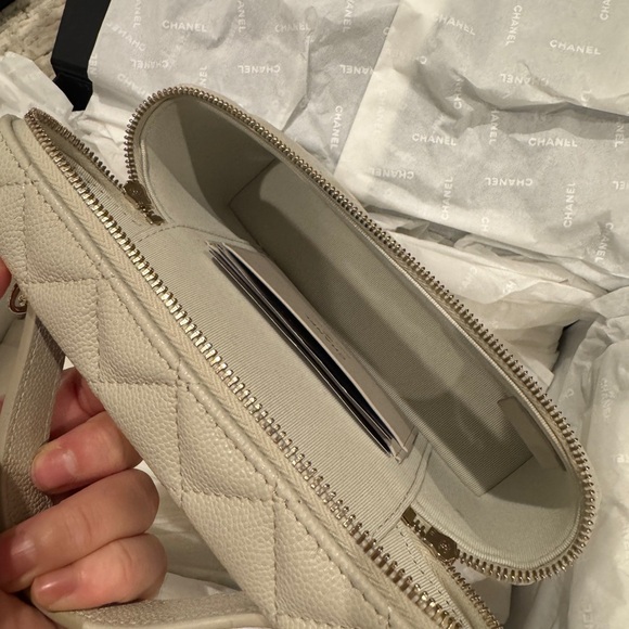 Chanel light grey handle clutch bag with chain - Picture 10 of 10